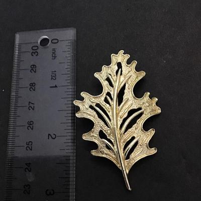 Gold tone leaf brooch