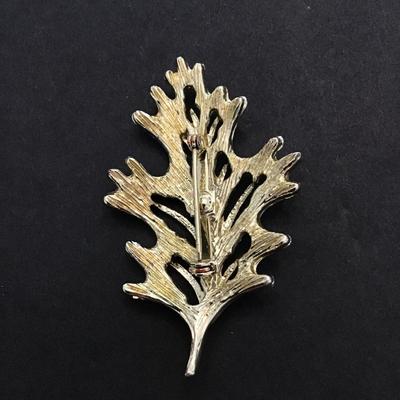 Gold tone leaf brooch