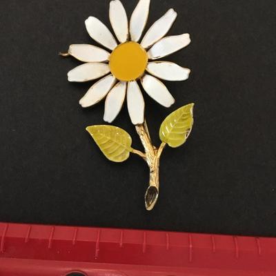 Vintage enamel, daisy, brooch, Gold tone