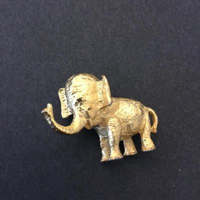 Cute vintage gold tone elephant pin