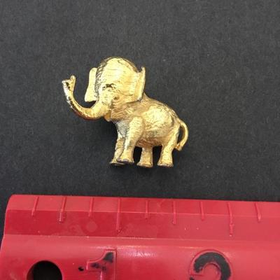 Cute vintage gold tone elephant pin