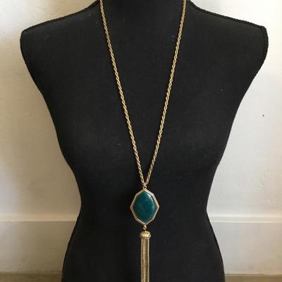 Beautiful vintage faux stone gold tone, tassel necklace very nice