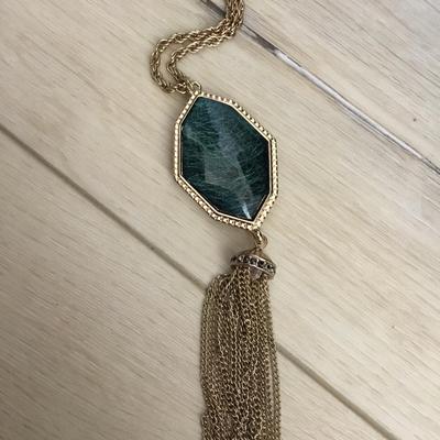 Beautiful vintage faux stone gold tone, tassel necklace very nice