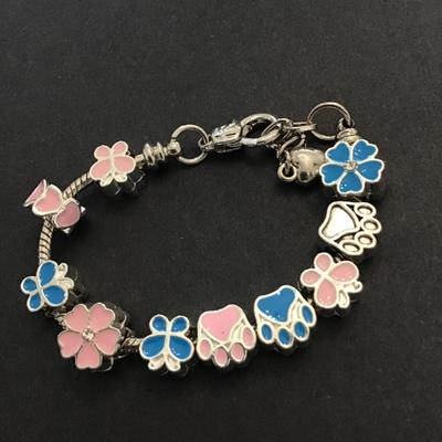 Cute flower/paw charm bracelet