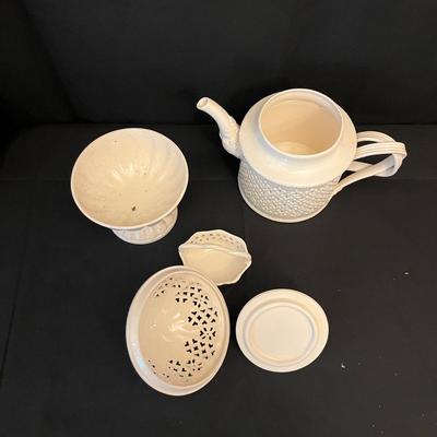 Leedsware Creamware Pottery Dishes (DR-MG)