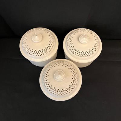 Leedsware Creamware Pottery Dishes (DR-MG)