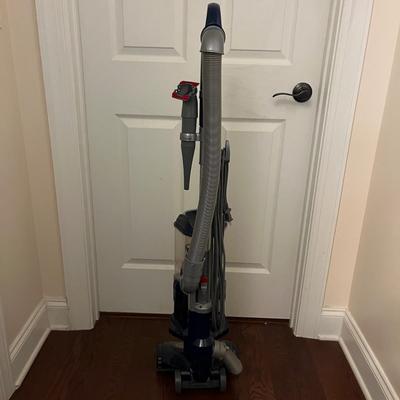 Shark Lift-Away Deluxe Upright Vacuum (L-MG)