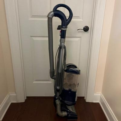Shark Lift-Away Deluxe Upright Vacuum (L-MG)