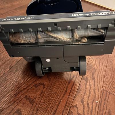 Shark Lift-Away Deluxe Upright Vacuum (L-MG)