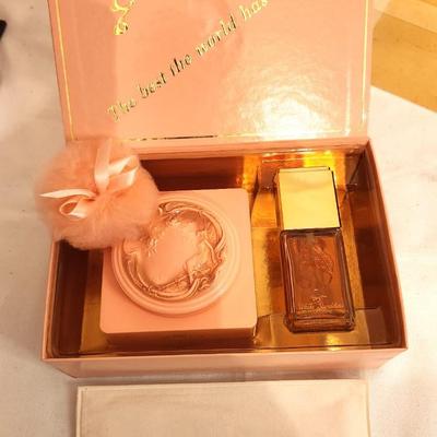 Lot #86 White Shoulders Fragrance Gift Set in original Box