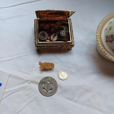 CHARLETON HAND PAINTED HEN ON NEST, WEDGWOOD PLATE AND METAL BOX WITH BUTTONS AND MORE