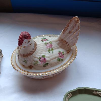 CHARLETON HAND PAINTED HEN ON NEST, WEDGWOOD PLATE AND METAL BOX WITH BUTTONS AND MORE