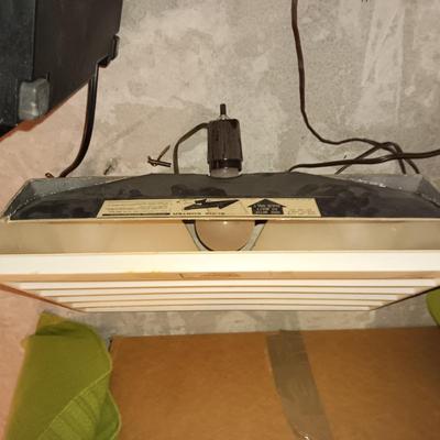 SAWYERS SLIDE PROJECTOR, LIGHTED SLIDE VIEWER, SLIDE TRAY AND PROJECTION SCREEN