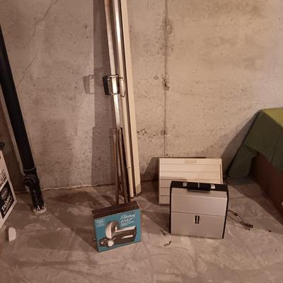 SAWYERS SLIDE PROJECTOR, LIGHTED SLIDE VIEWER, SLIDE TRAY AND PROJECTION SCREEN