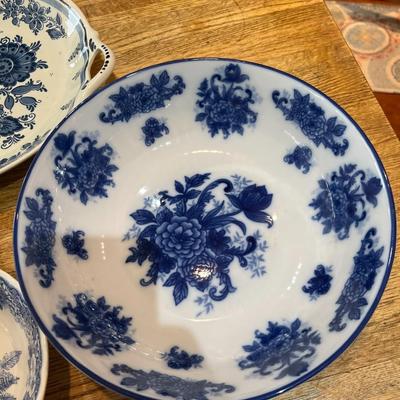 Assorted Blue and White Dishes (K)