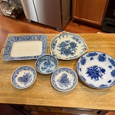 Assorted Blue and White Dishes (K)