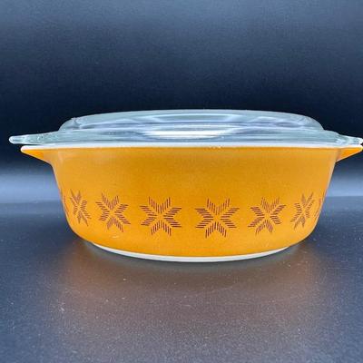 Four Vintage Pyrex Dishes