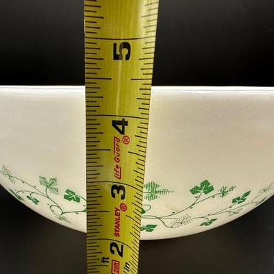 Four Vintage Pyrex Dishes