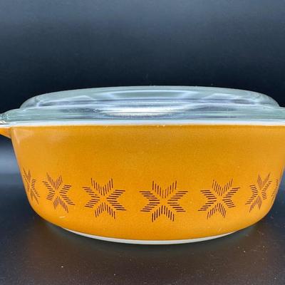 Four Vintage Pyrex Dishes