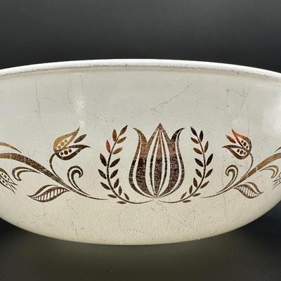 Four Vintage Pyrex Dishes