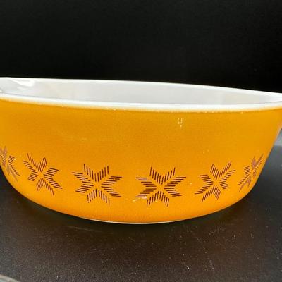 Four Vintage Pyrex Dishes