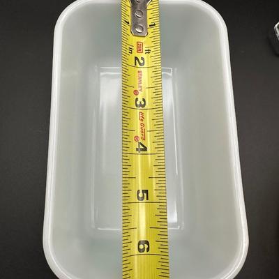 Four Vintage Pyrex Dishes
