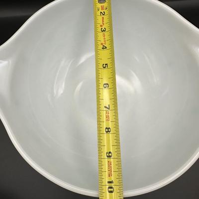 Four Vintage Pyrex Dishes