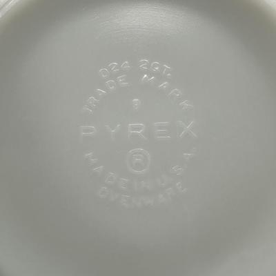Four Vintage Pyrex Dishes