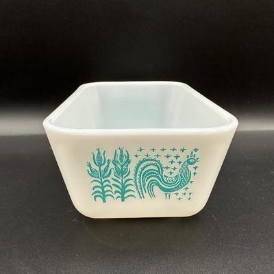 Four Vintage Pyrex Dishes