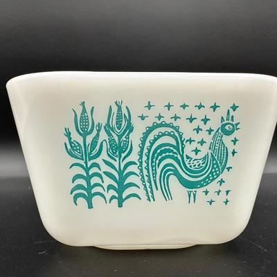 Four Vintage Pyrex Dishes