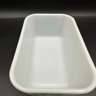 Four Vintage Pyrex Dishes