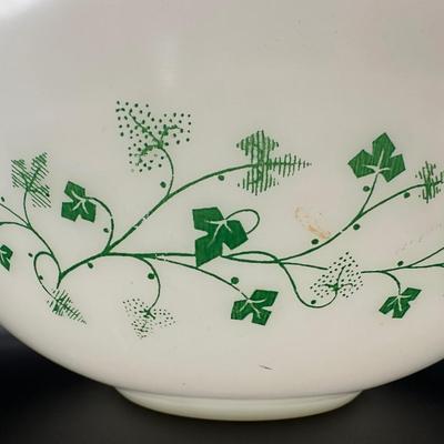 Four Vintage Pyrex Dishes