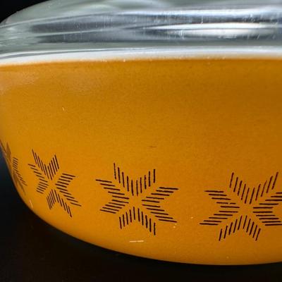Four Vintage Pyrex Dishes