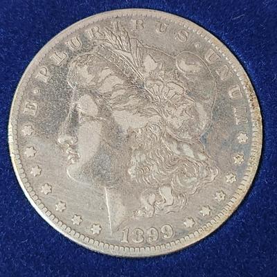 Lot of 5 Morgan Sliver Dollars in Case