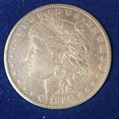 Lot of 5 Morgan Sliver Dollars in Case