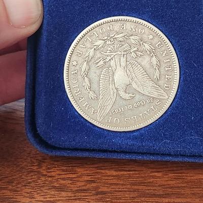 Lot of 5 Morgan Sliver Dollar Coins w Case