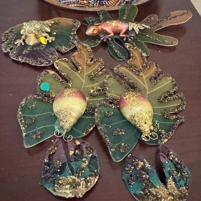 Various leaf and insect-themed ornaments and royal size jigsaw puzzle don’t know if it’s complete.