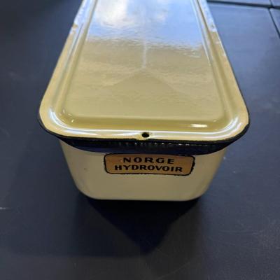 Norge Hydrovoir Enamelware Refrigerator Crisper Bin with Lid