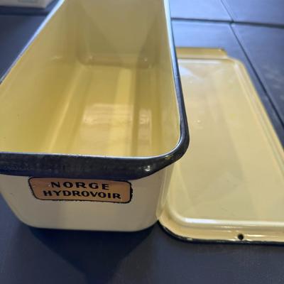 Norge Hydrovoir Enamelware Refrigerator Crisper Bin with Lid