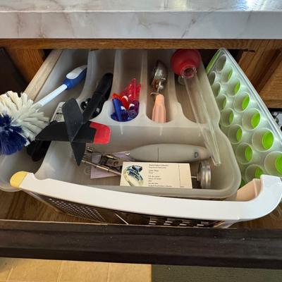 Utensils and other kitchen tools.