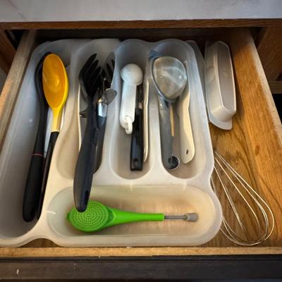 Utensils and other kitchen tools.
