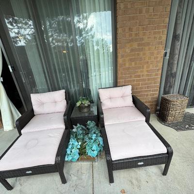 Five piece patio outdoor set with covers.