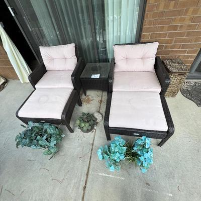 Five piece patio outdoor set with covers.