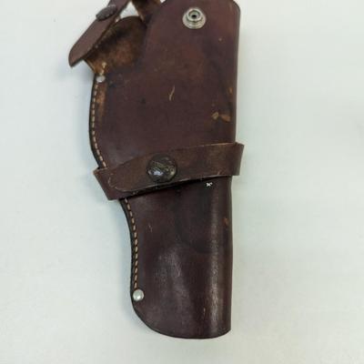 Sale Photo Thumbnail #722: Leather Belt Revolver Holder