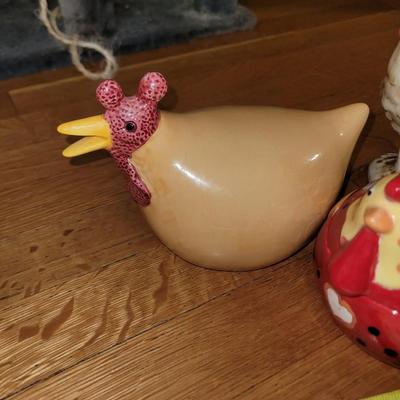 Lot of 3 ceramic chickens