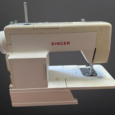 Singer Sewing Machine with Foot Pedal
