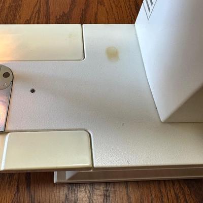 Singer Sewing Machine with Foot Pedal