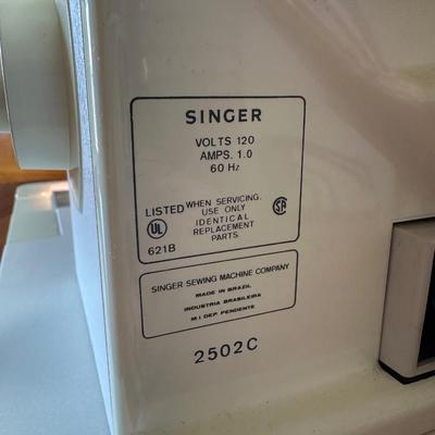 Singer Sewing Machine with Foot Pedal