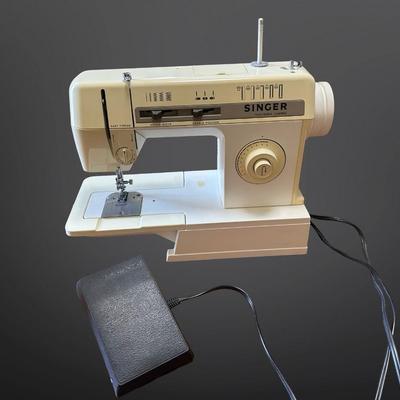 Singer Sewing Machine with Foot Pedal
