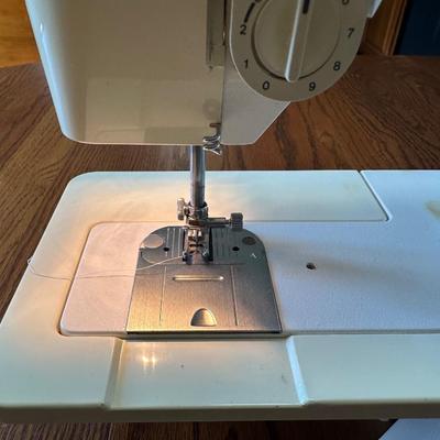Singer Sewing Machine with Foot Pedal